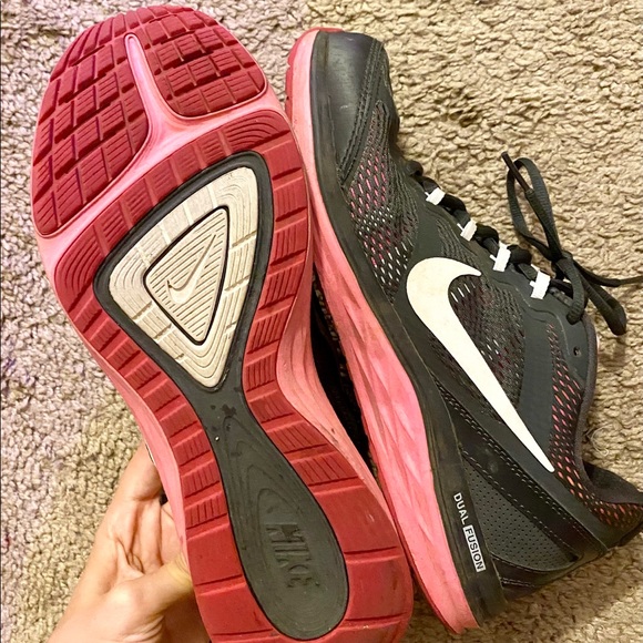 Nike running gym shoes - Picture 3 of 4